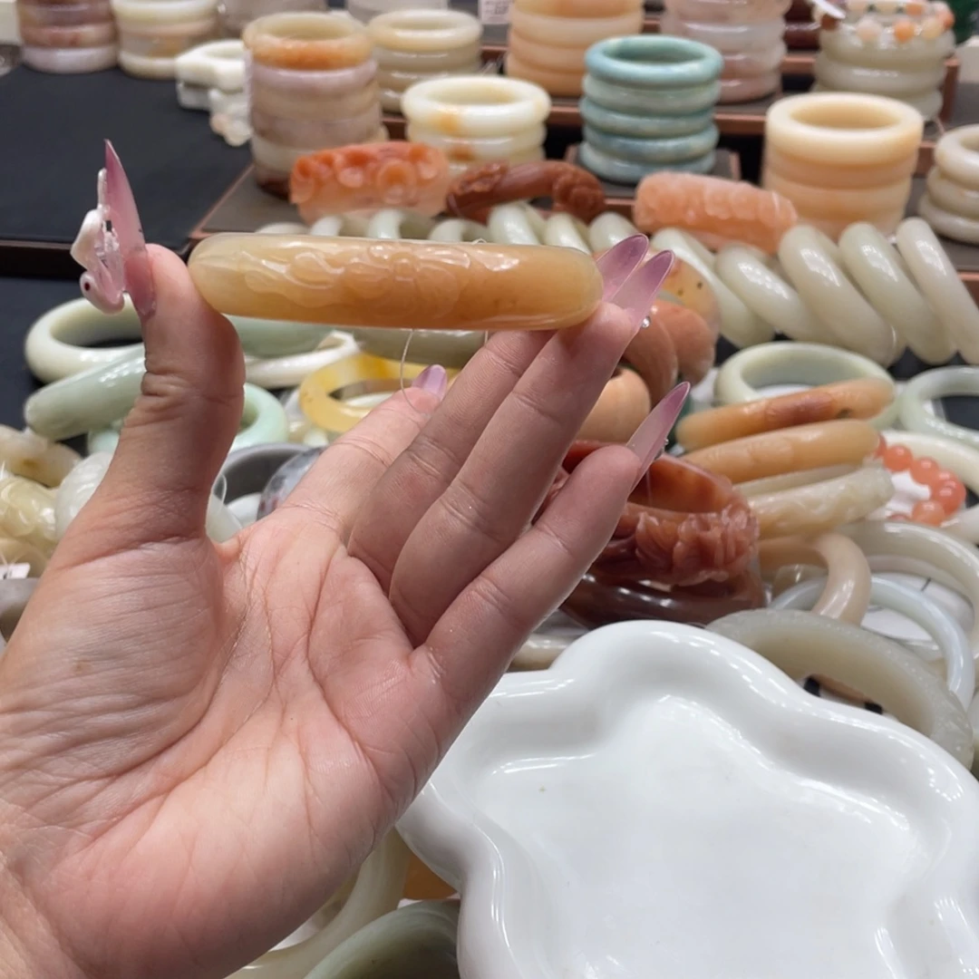 石英质玉未镶嵌手镯?****b