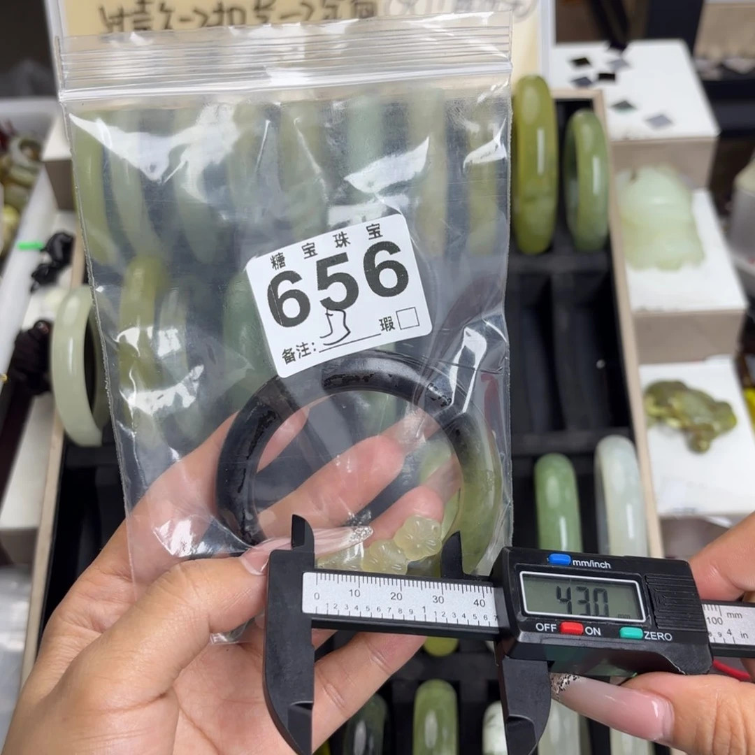 未镶嵌蛇纹石玉手镯@****～
