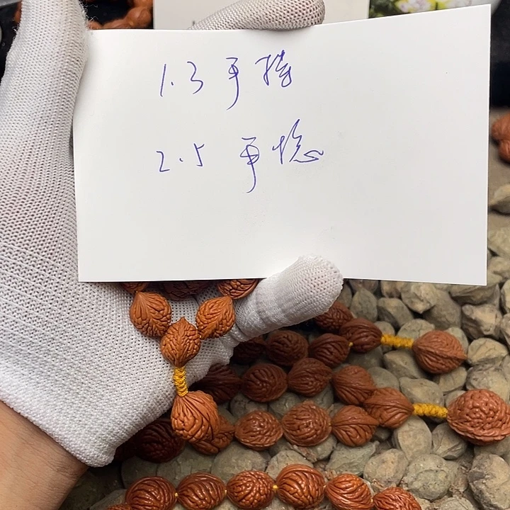 用***5吊坠桃核龙纹桃核的搭配