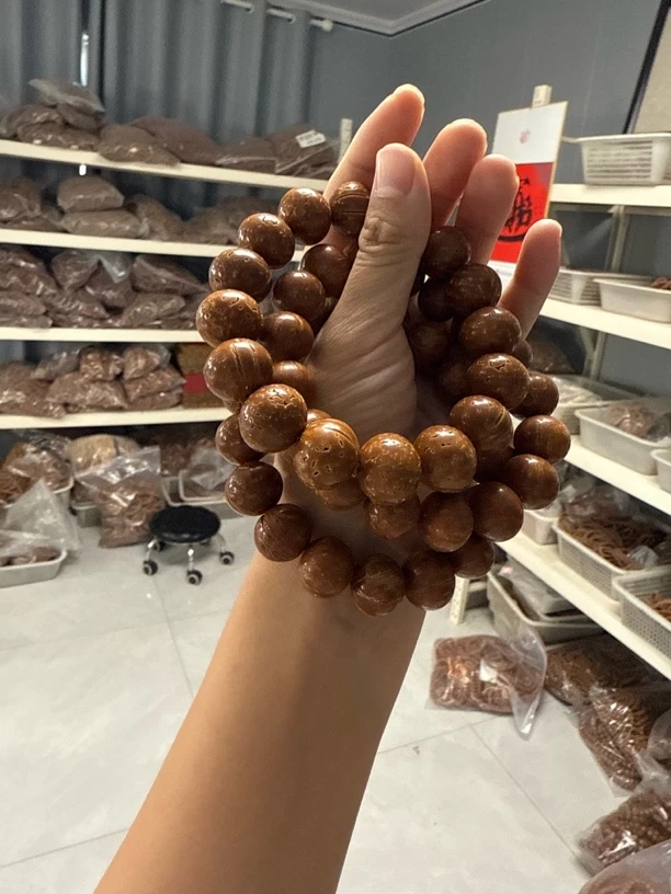 Z3脑纹桃核手串尺寸挨着发