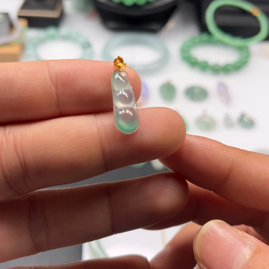 翡翠18K金镶嵌颈饰福利