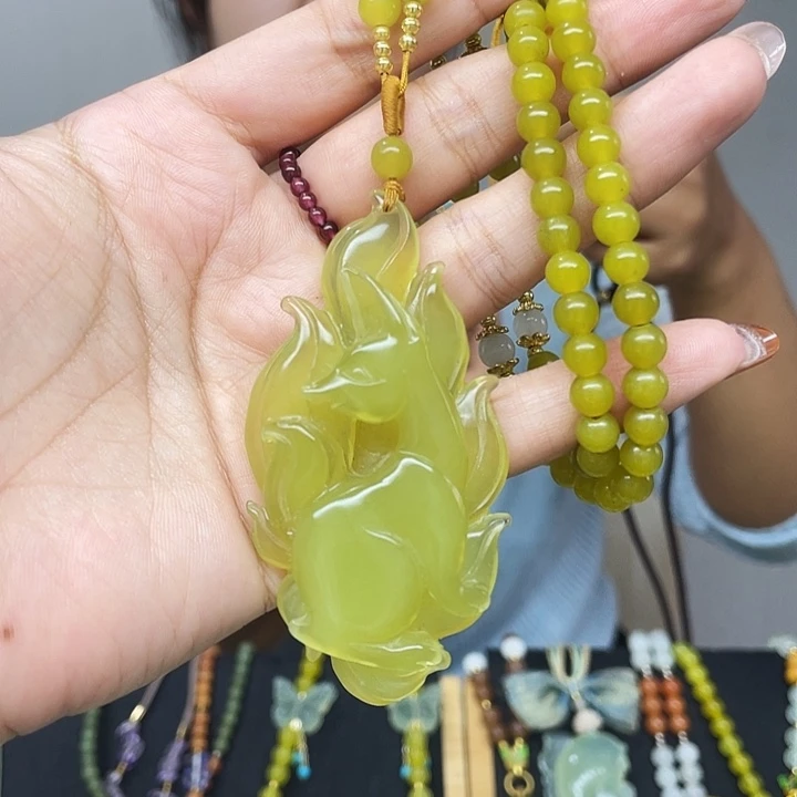 未镶嵌蛇纹石玉颈饰