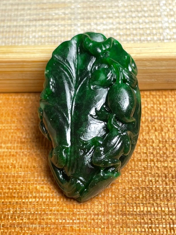 天然翡翠A货吊坠呱呱来财