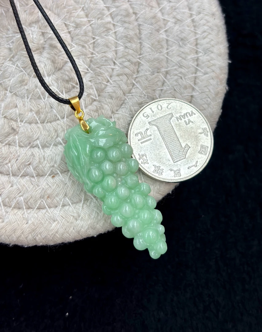 天然翡翠A货绿葡萄吊坠