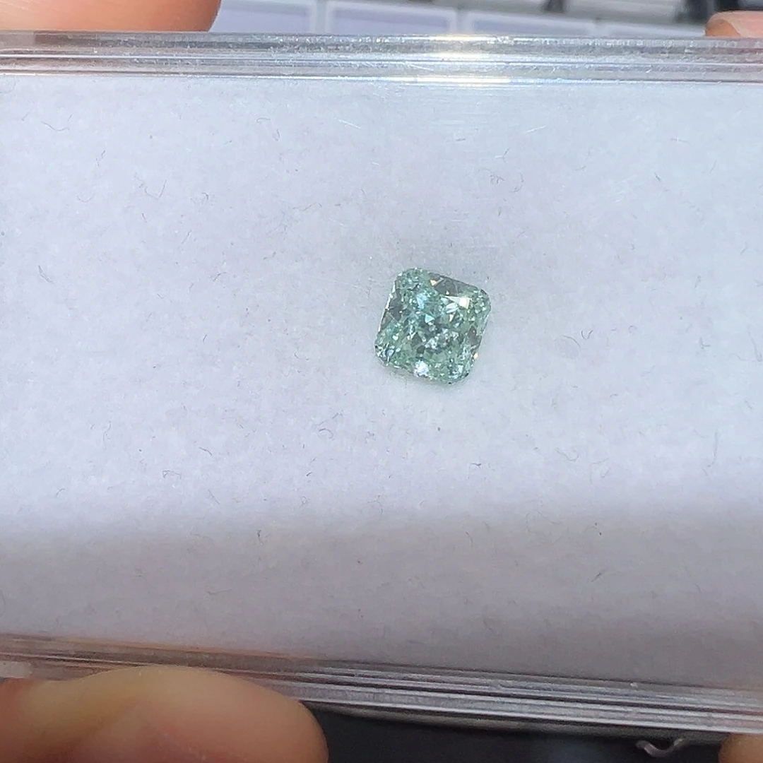 合成钻石裸石浓彩绿1.1ct双证书垫形