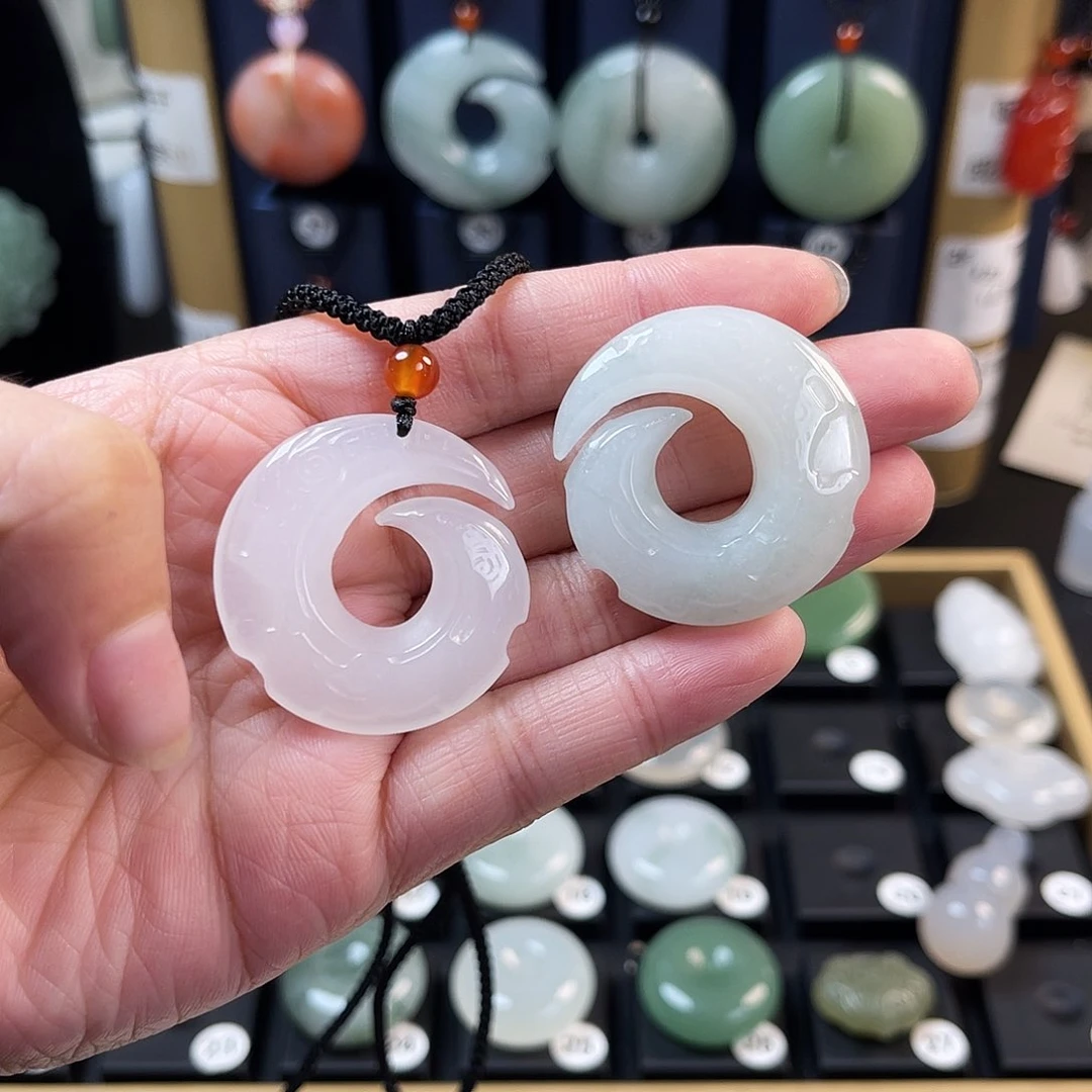 颈饰未镶嵌石英质玉乐****晨