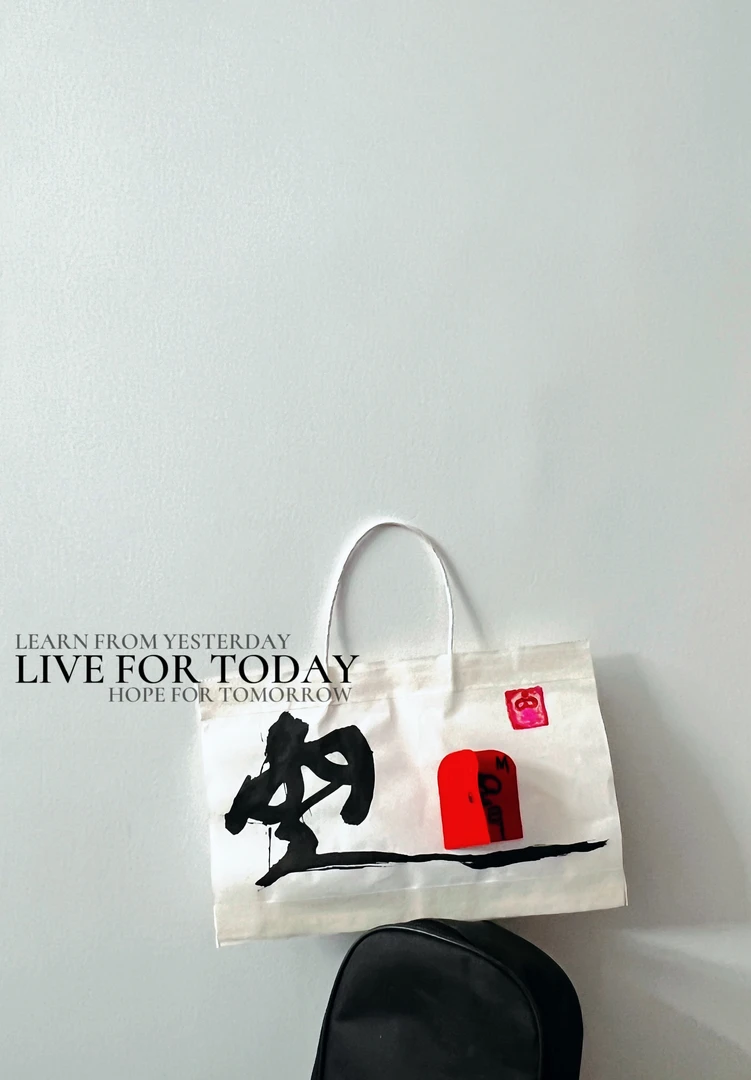 M盒没有空盒卖个关子ins小众男包女包双肩包印花白色随机