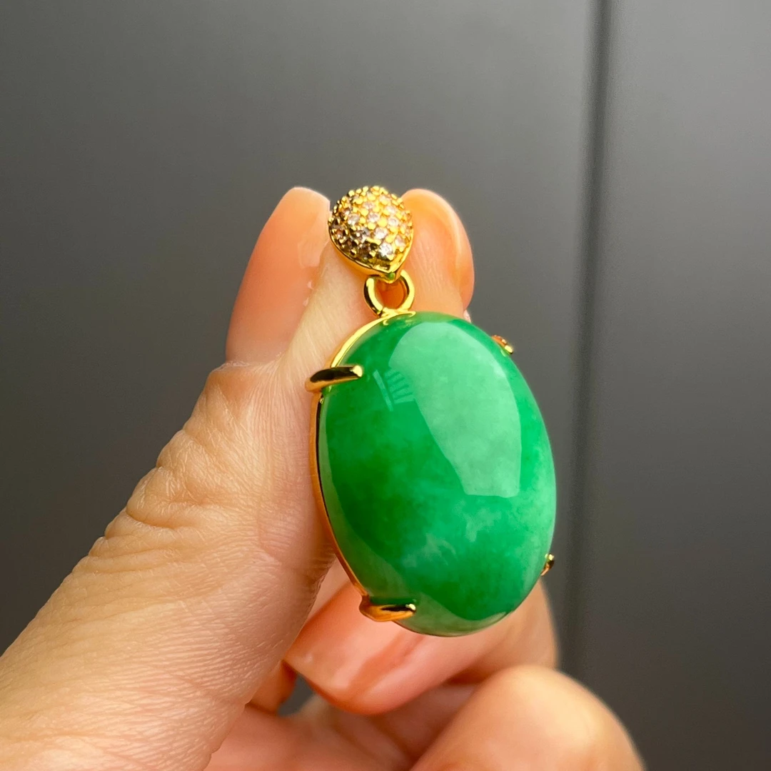 翡翠14k叶子扣头鸽子蛋吊坠