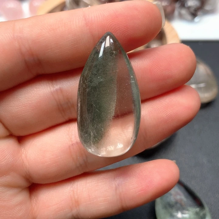 未镶嵌颈饰水晶肉****)水晶