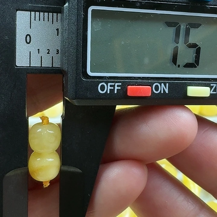 蜜蜡未镶嵌裸石15杂