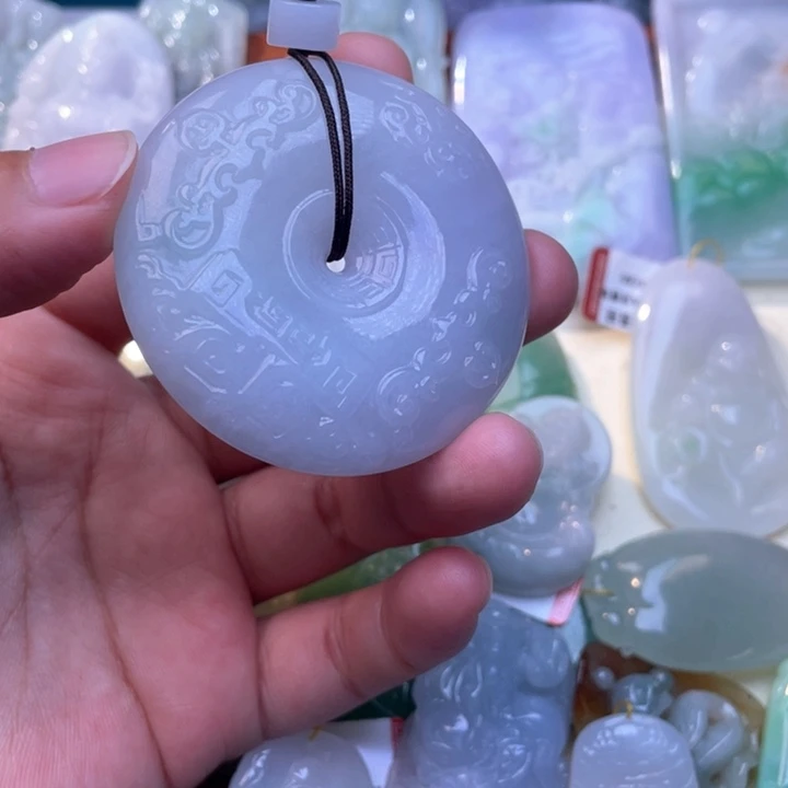 翡翠未镶嵌颈饰平安扣