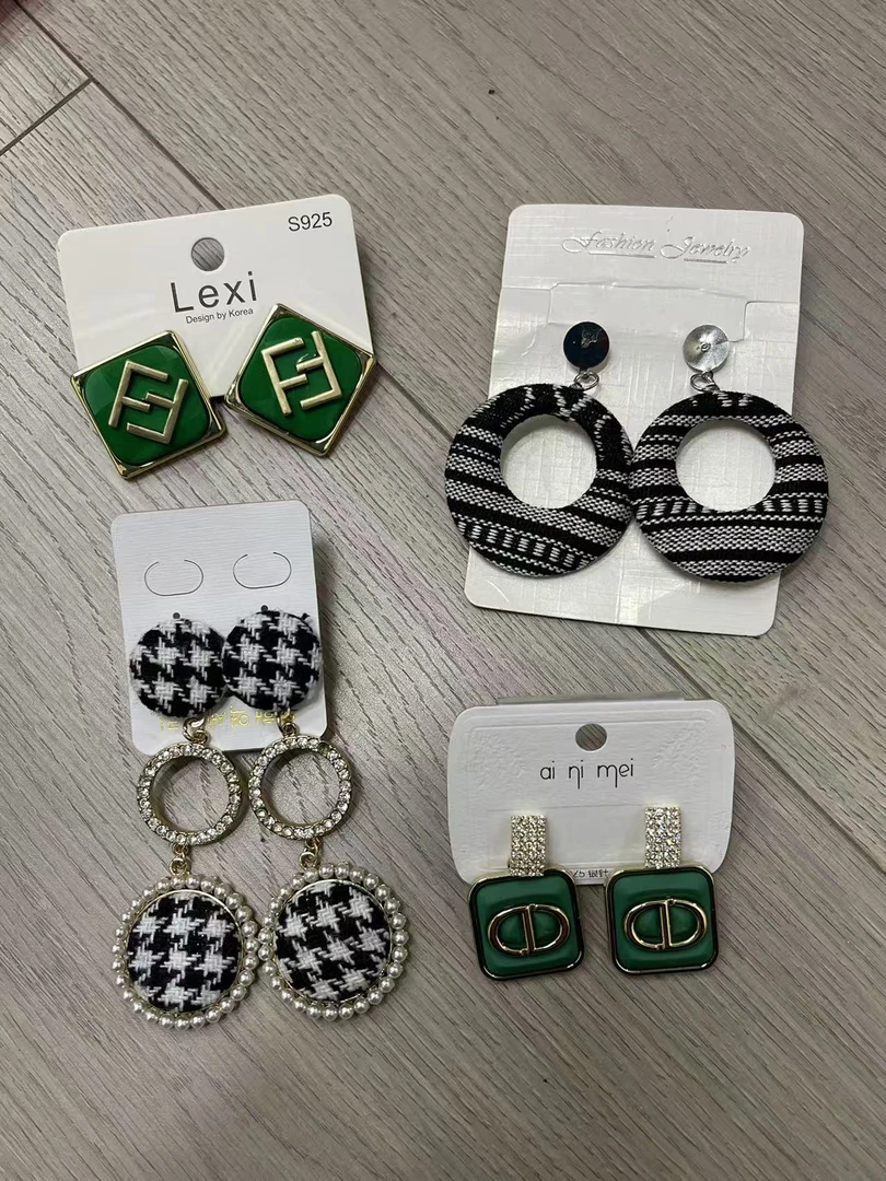 铁合金耳饰 绿色耳饰设计感网红女百搭日韩耳坠复古宫廷耳钉