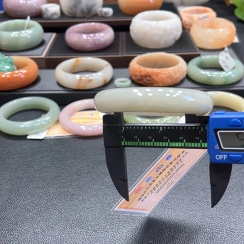 未镶嵌手镯石英质玉