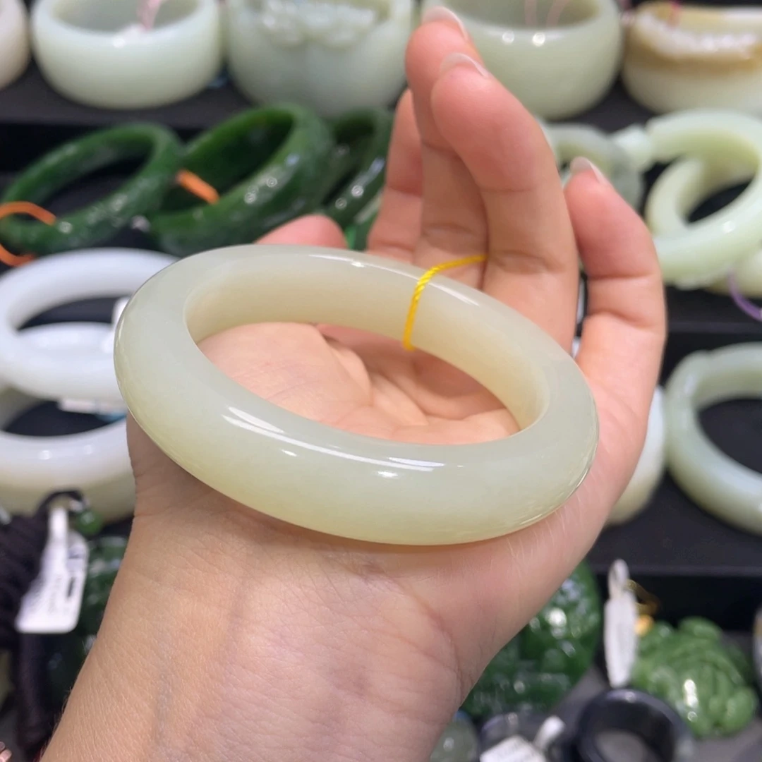 和田玉手镯未镶嵌95