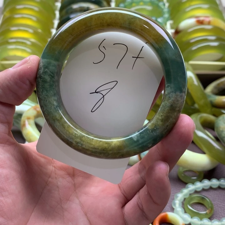 蛇纹石玉未镶嵌手镯