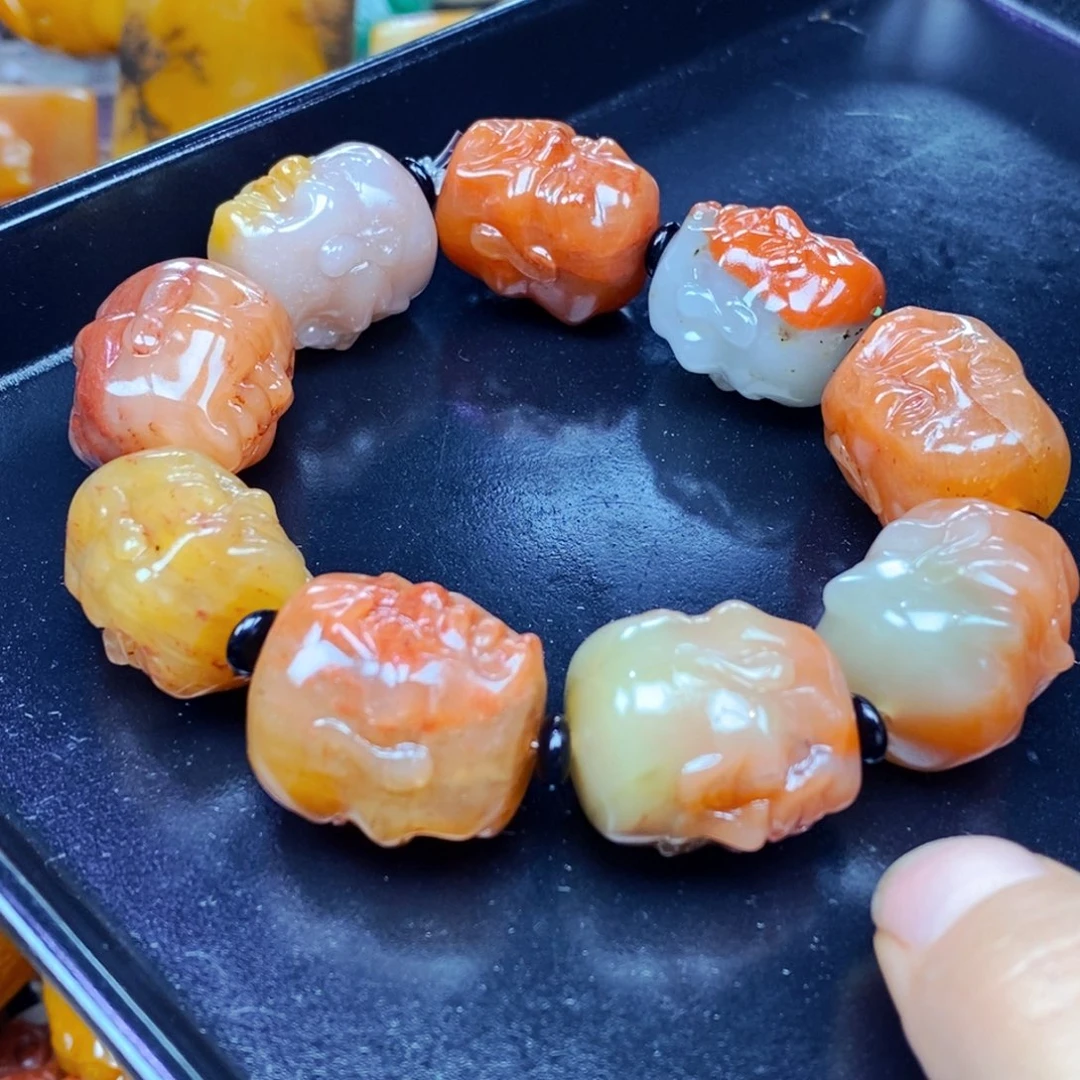 未镶嵌石英质玉（黄龙玉）颈饰