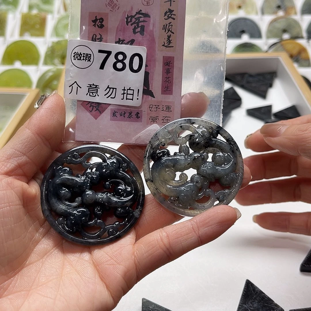 蛇纹石玉未镶嵌颈饰山****）