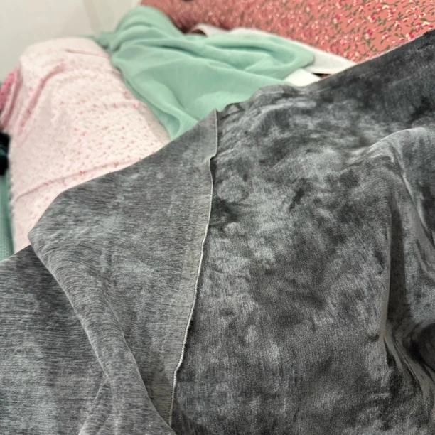 23  高品质双面丝绒面料3米价