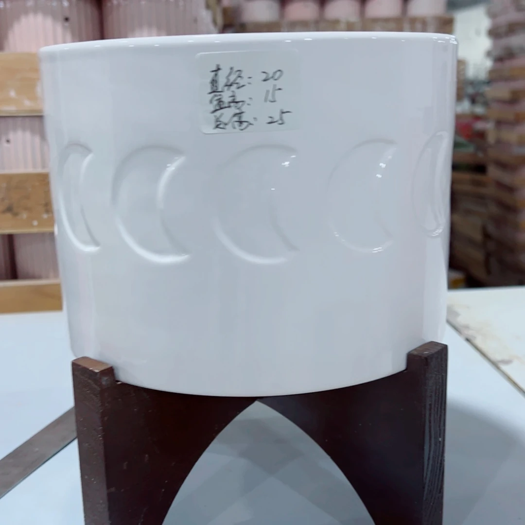 有孔，陶瓷花盆满10米包邮发货。