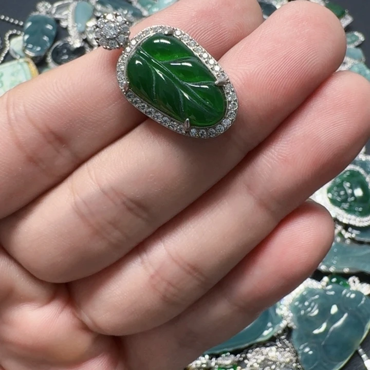 翡翠未镶嵌颈饰天然A货翡翠放漏