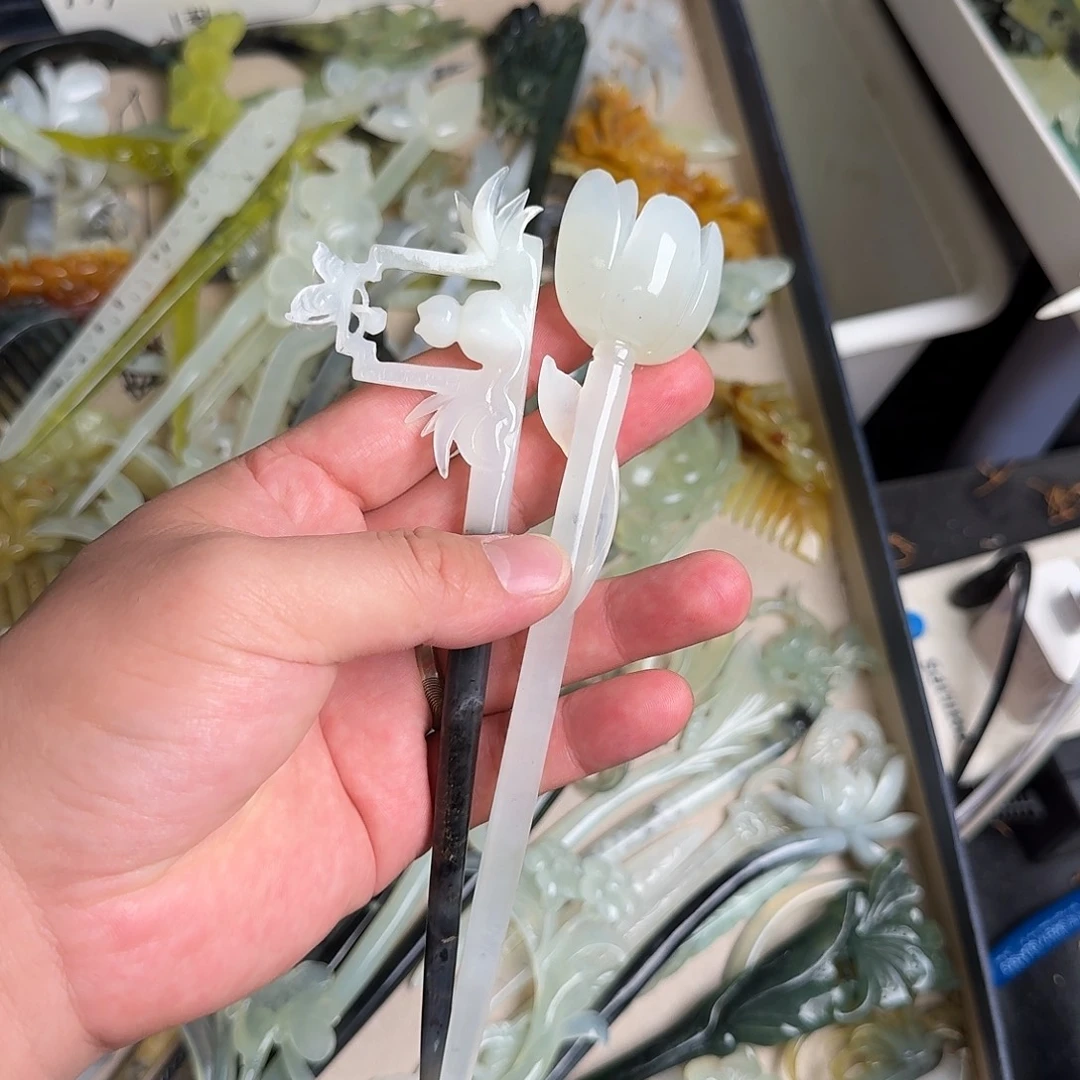 辟***禄未镶嵌蛇纹石玉发饰