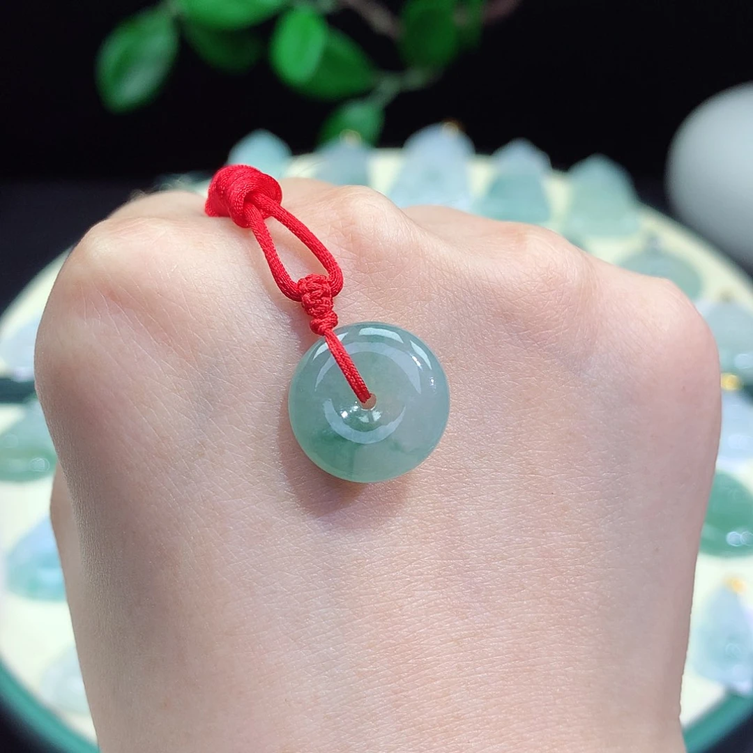 翡翠未镶嵌颈饰平安扣