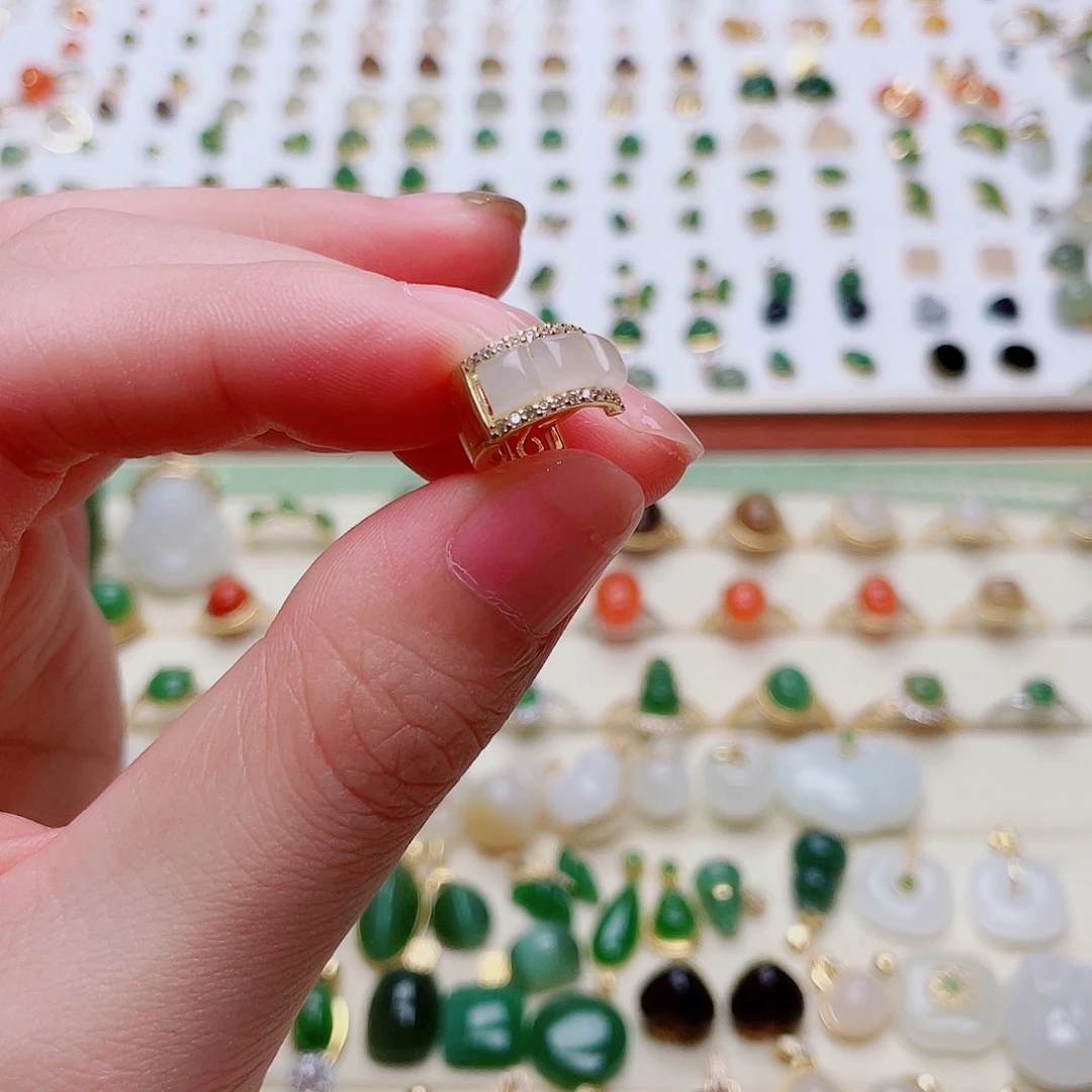 空***城和田玉银S925镶嵌耳饰