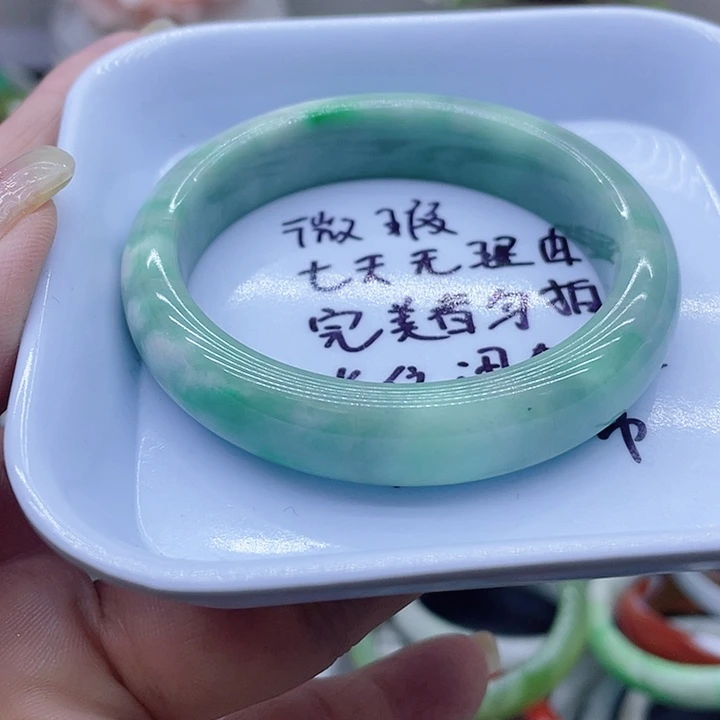 翡翠未镶嵌手镯手镯