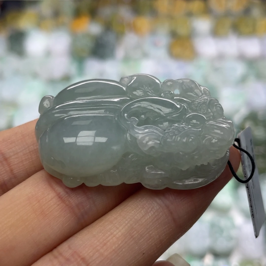 翡翠未镶嵌颈饰貔貅