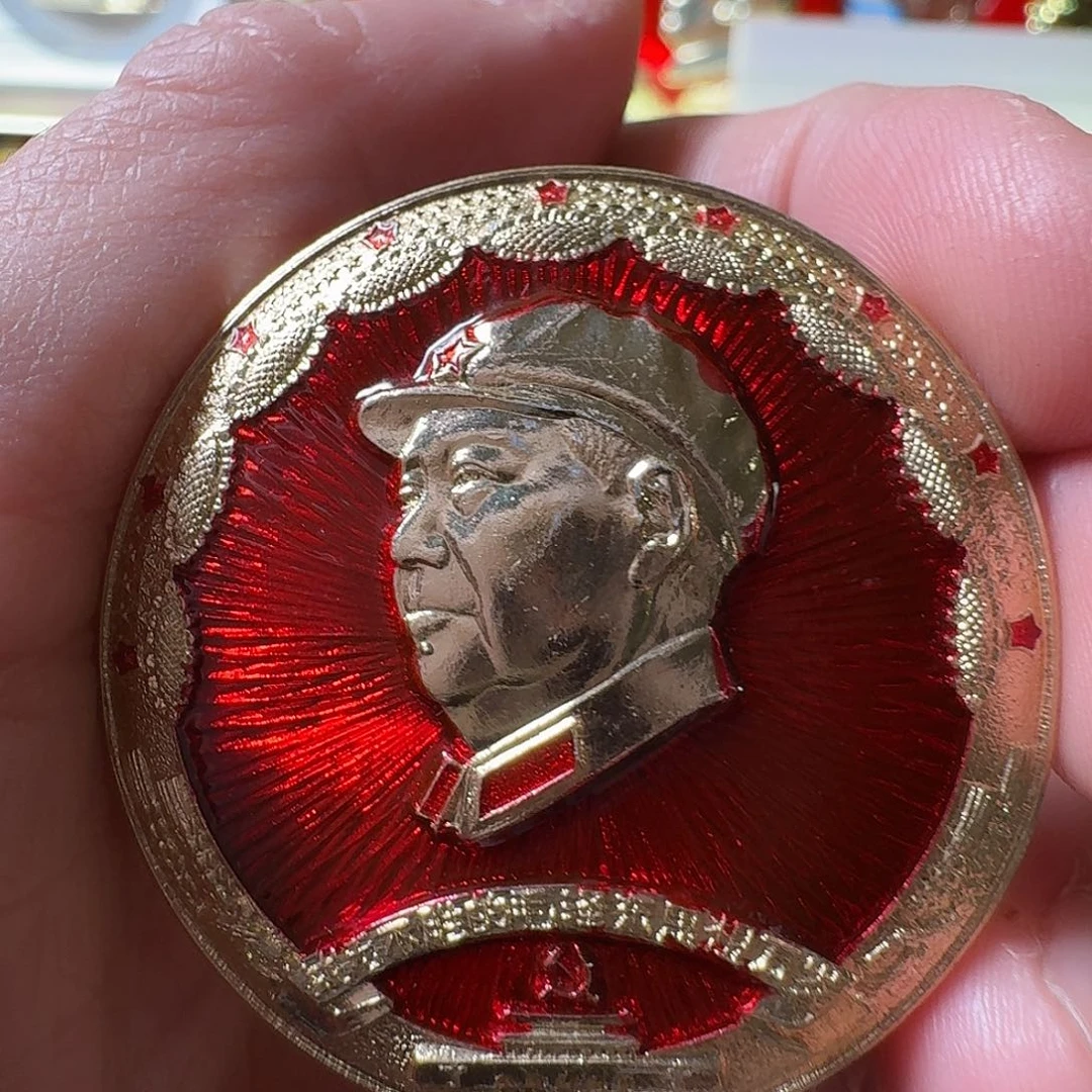 摸***尉铝徽章一枚给老铁……