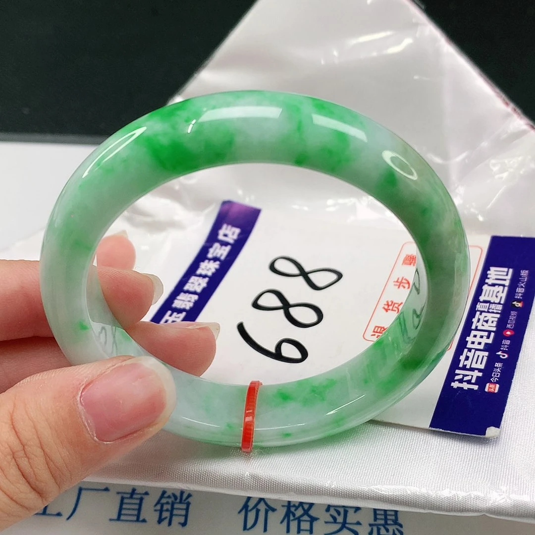 翡翠手镯未镶嵌翡翠
