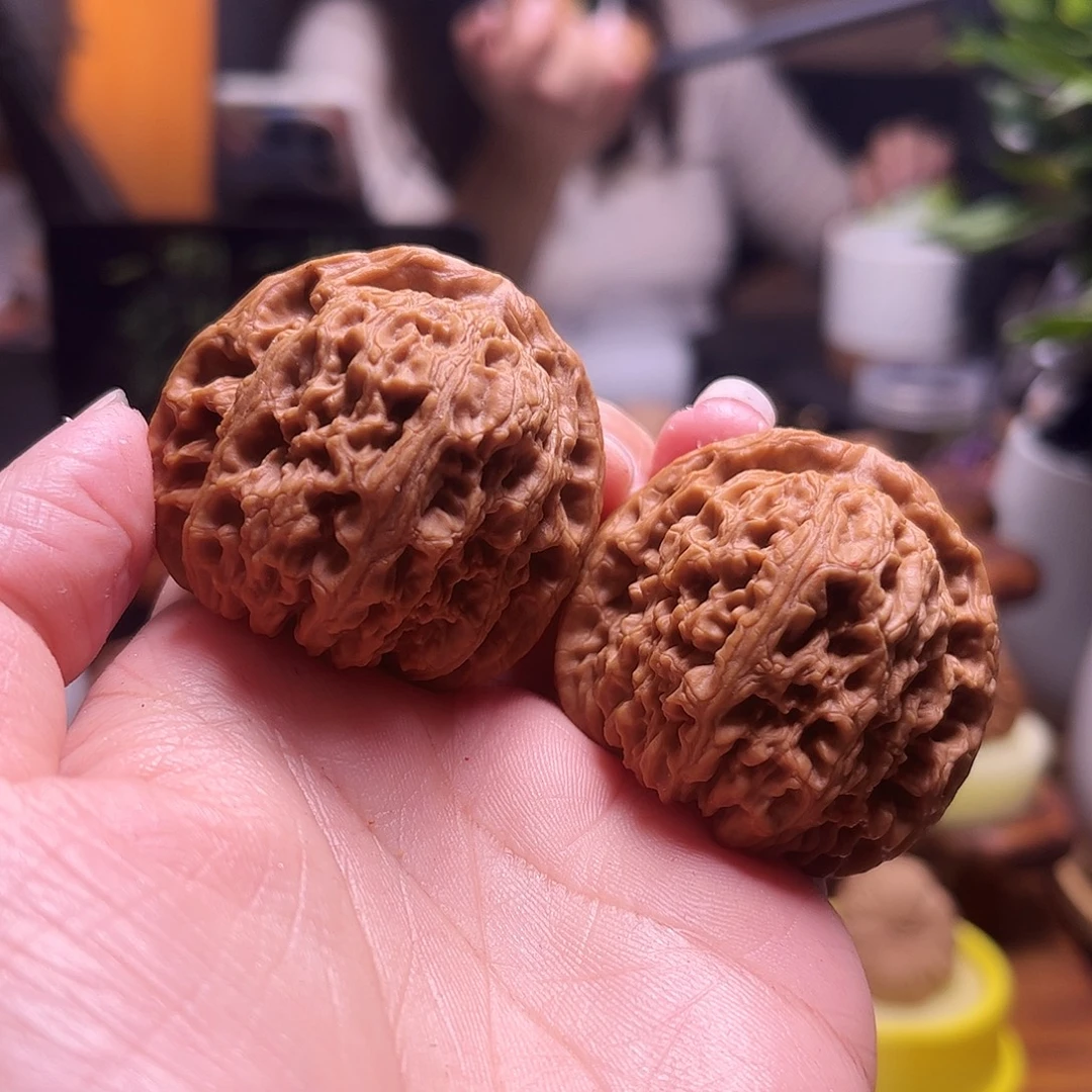 东***贤把件文玩核桃42尺南疆石79