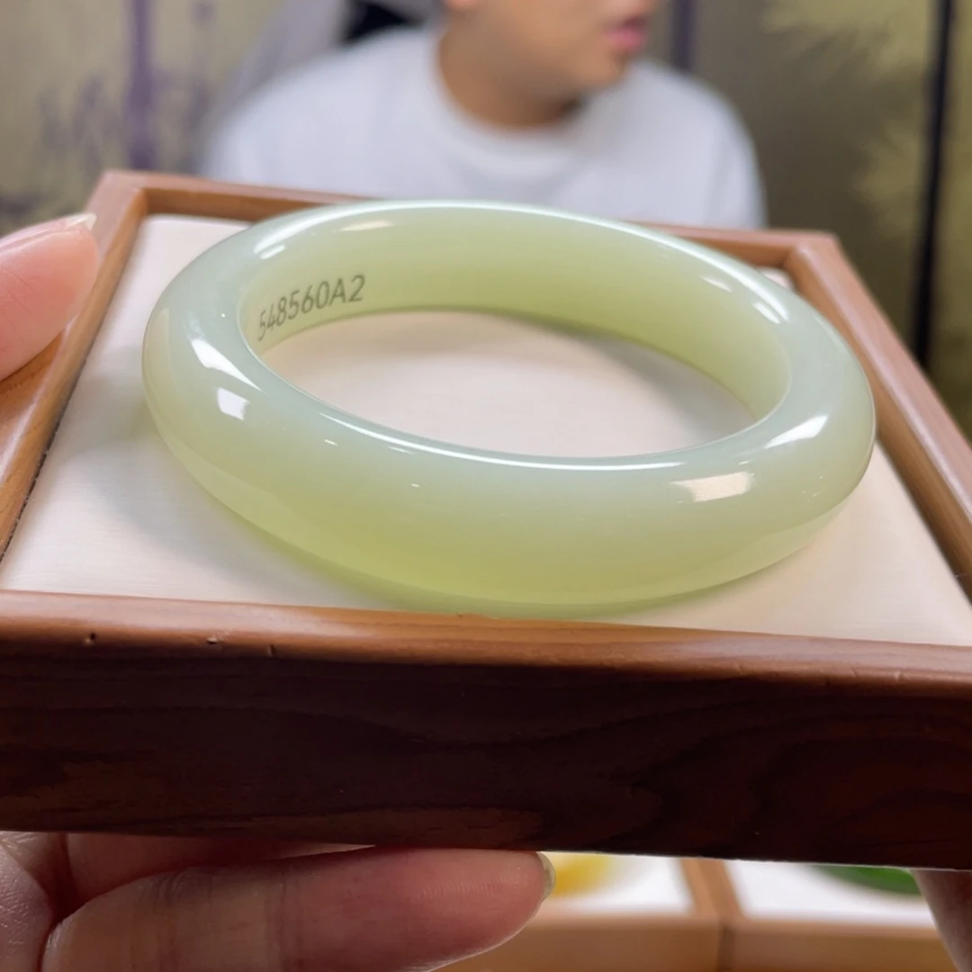 和田玉未镶嵌手镯54圈且末奶蓝