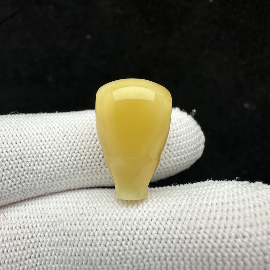 Y7935天然原矿蜜蜡 蜜蜡三通 13.4*21mm 80克价