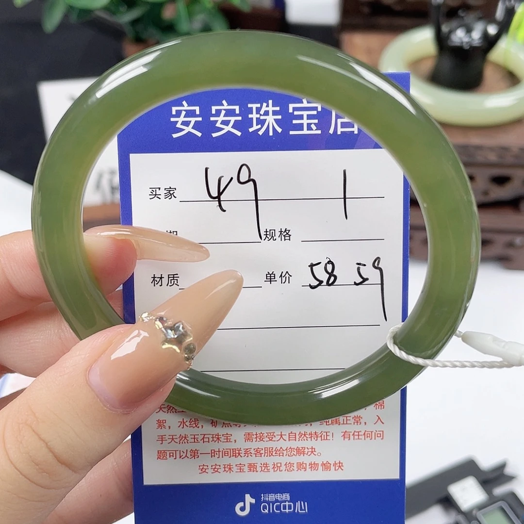 和田玉手镯未镶嵌