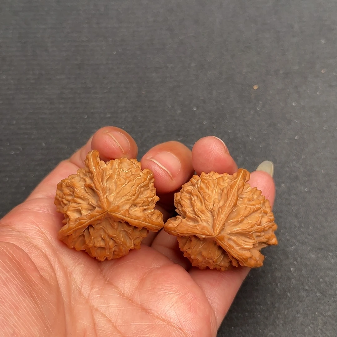 把件桃核36×36盘山三棱XM3338（微微微蹭尖）