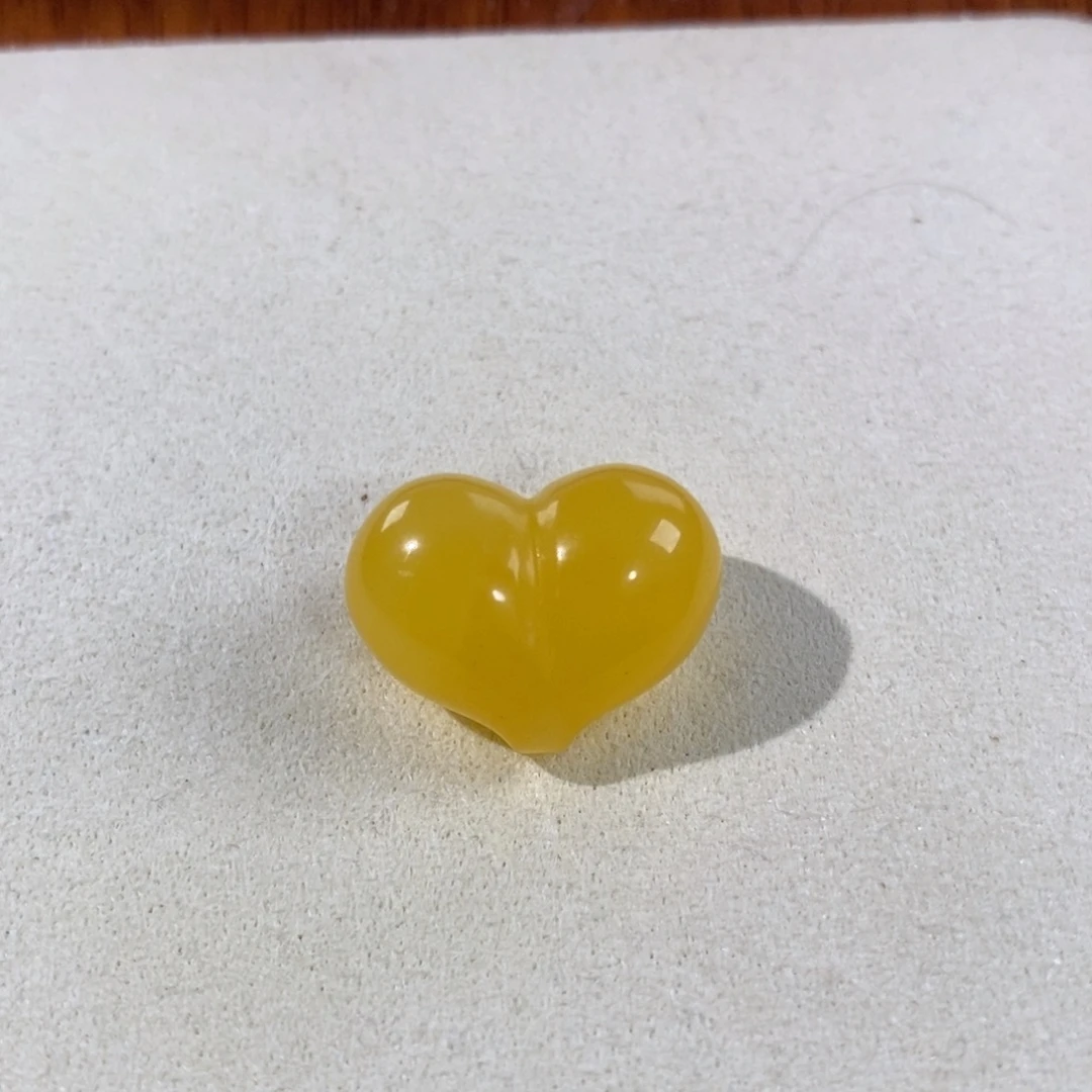 蜜蜡未镶嵌裸石屁桃