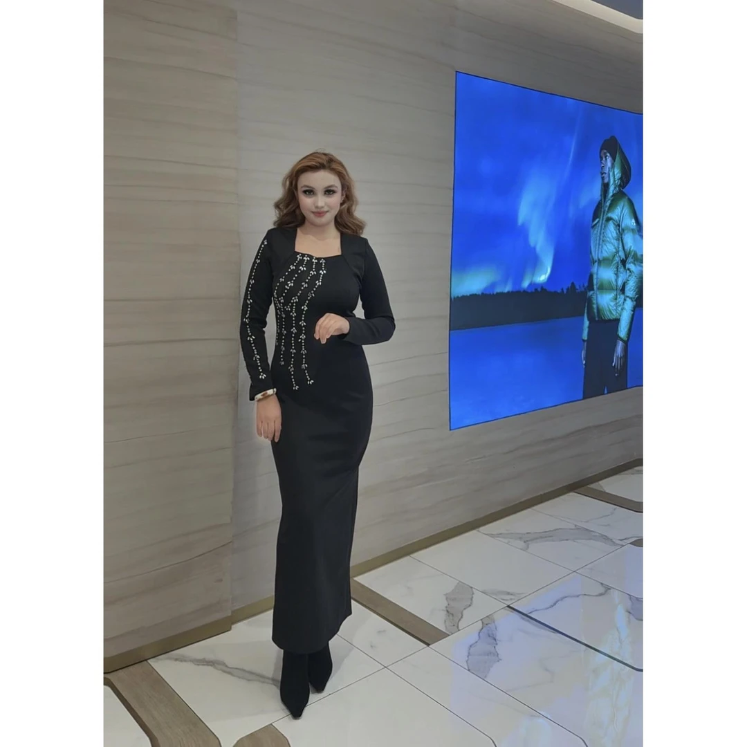 秋季新款收腰显瘦洋气减龄黑色包臀连衣裙