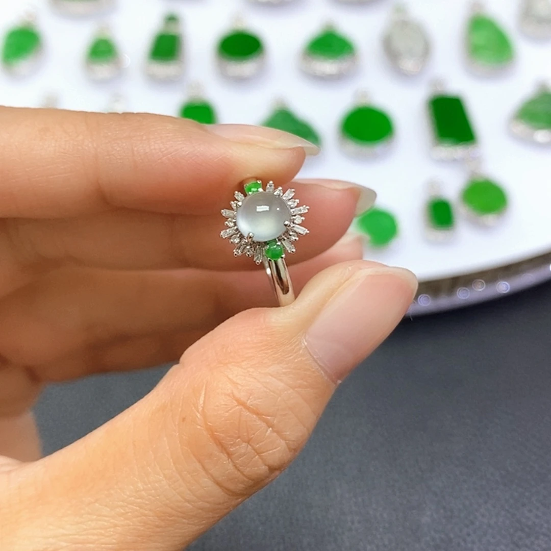 翡翠18K金镶嵌戒指