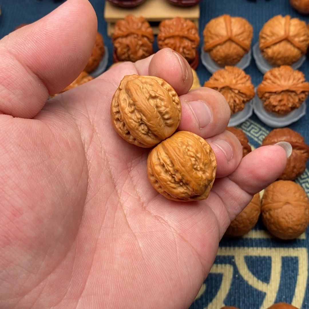 文玩核桃把件小赤龙