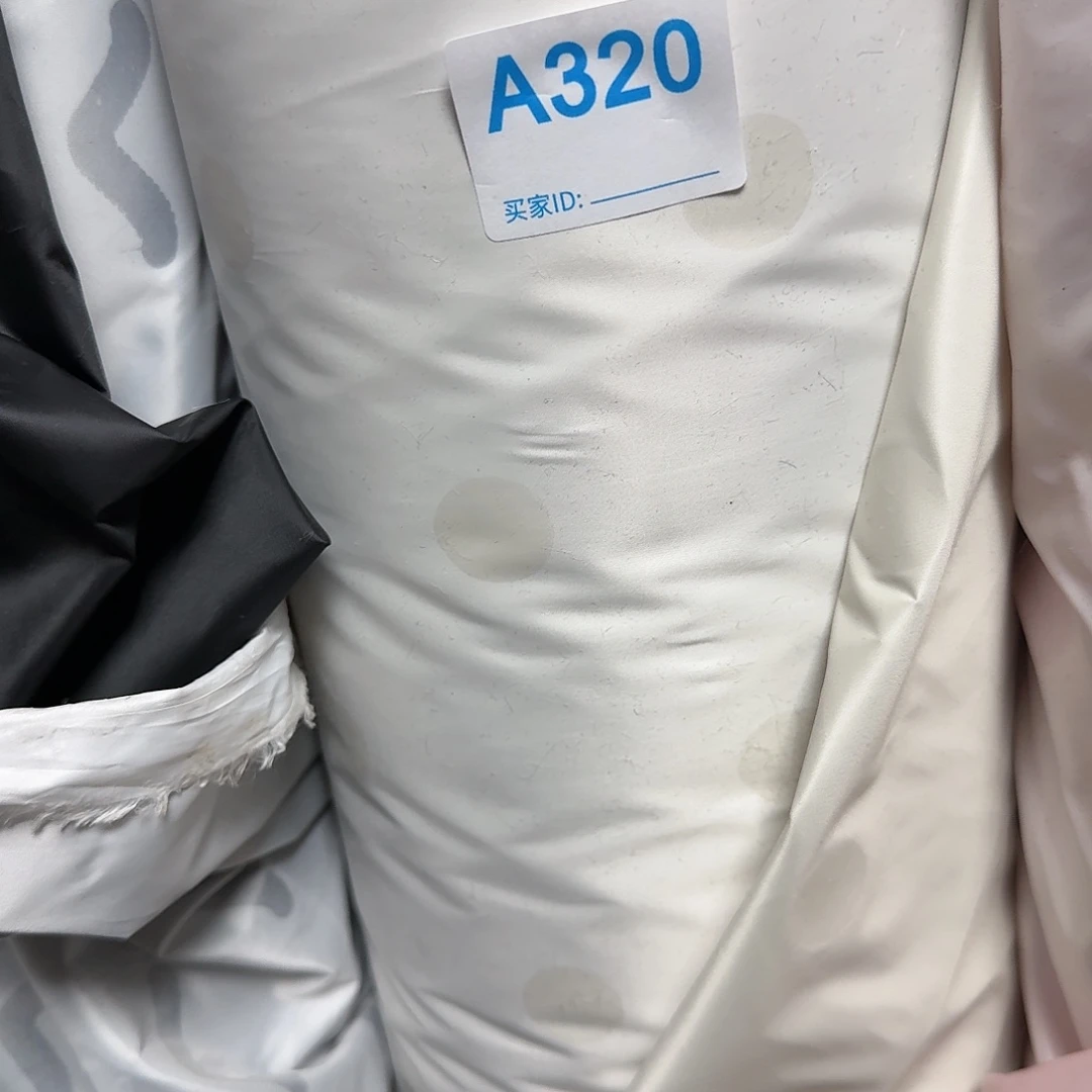 米白色波点直冲12元3米320