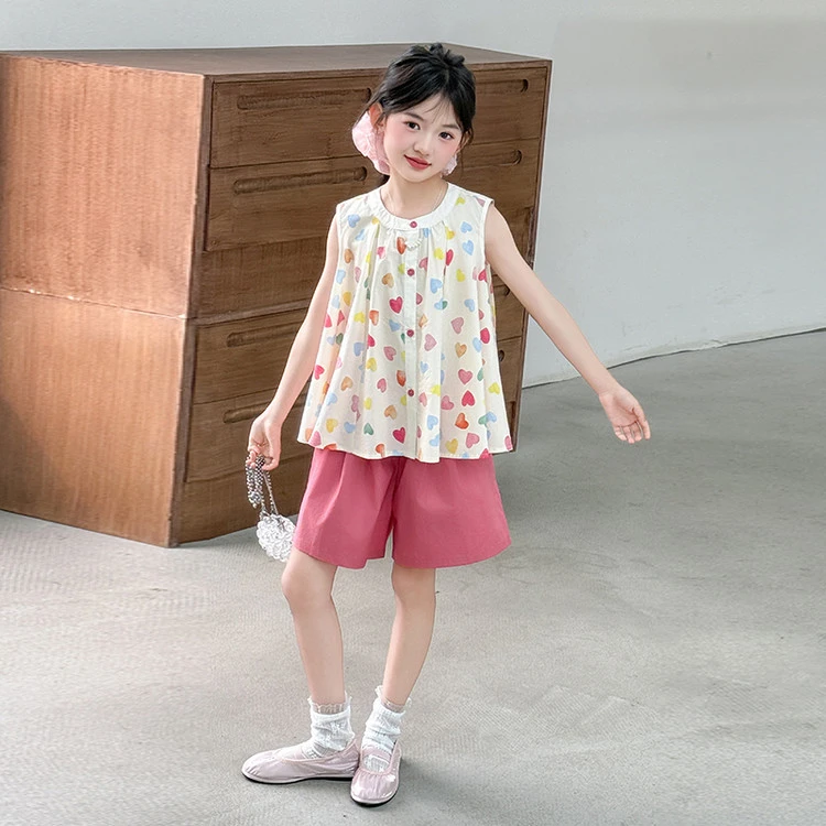 女童夏季套装2025新款儿童洋气爱心无袖上衣女孩夏装短裤两件套潮