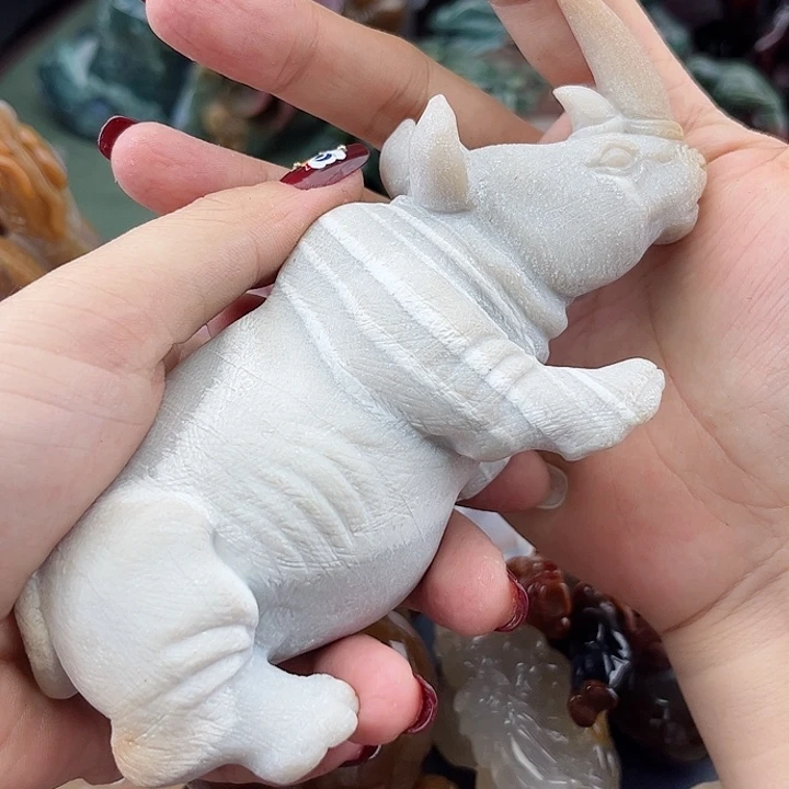 石英质玉手饰未镶嵌小*妞