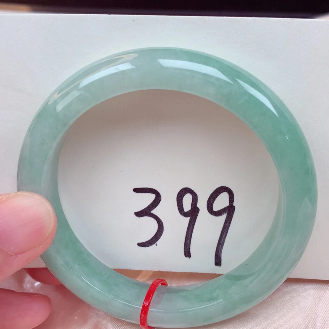 翡翠手镯未镶嵌翡翠