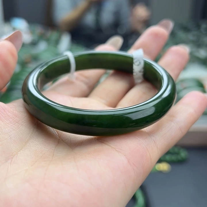 和田玉（碧玉）未镶嵌手镯