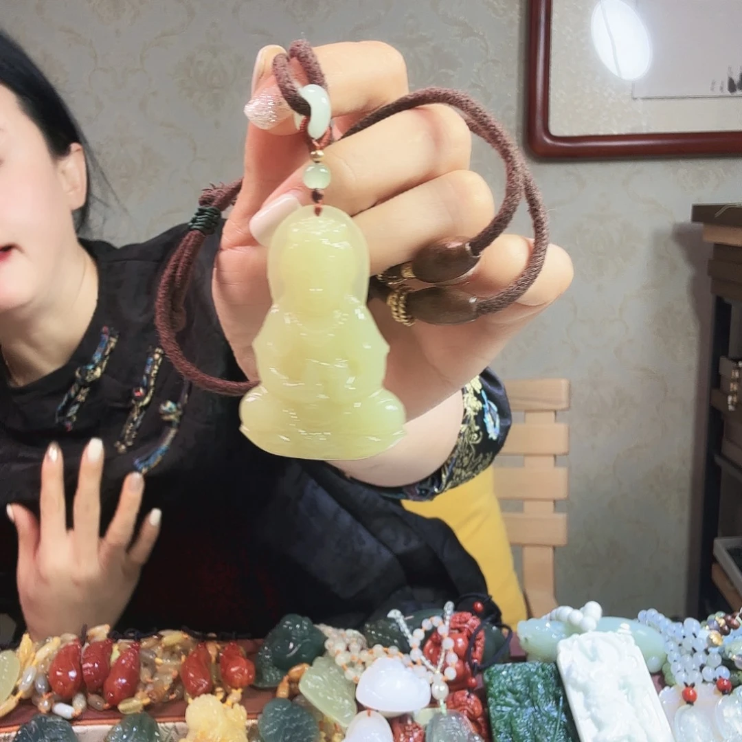 岫玉未镶嵌吊坠(赠链)