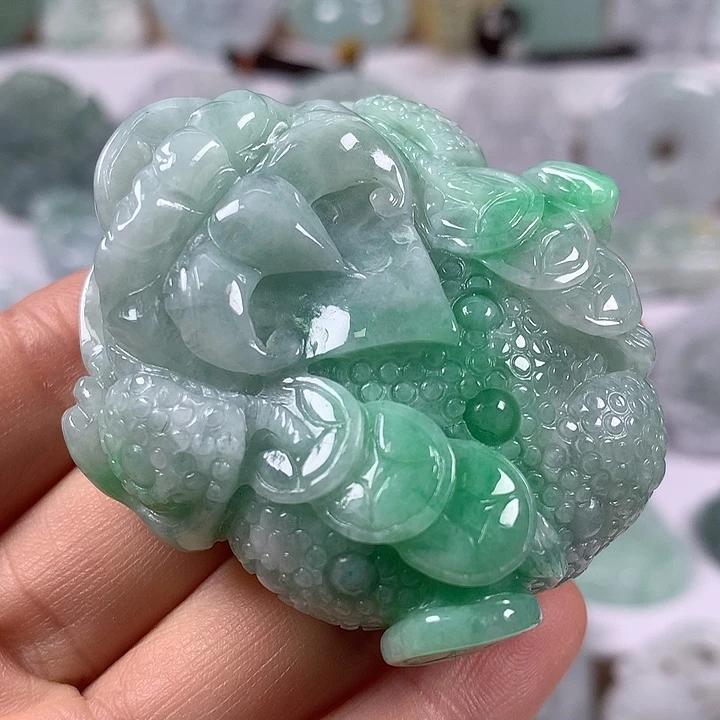翡翠未镶嵌颈饰立体大金蝉