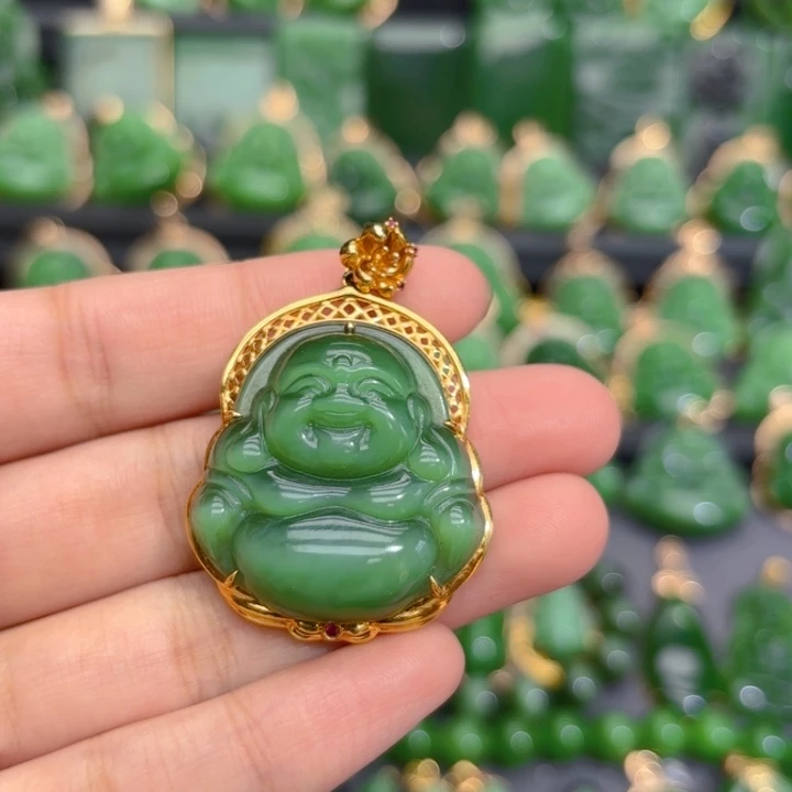 颈饰18K金镶嵌和田玉（碧玉）