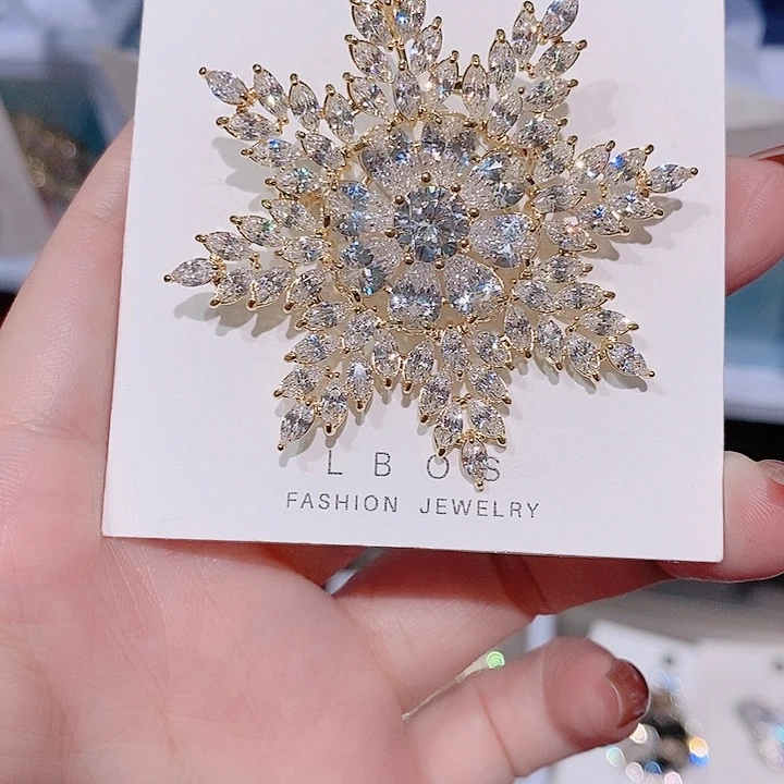 锆石铜合金雪花胸针 金色