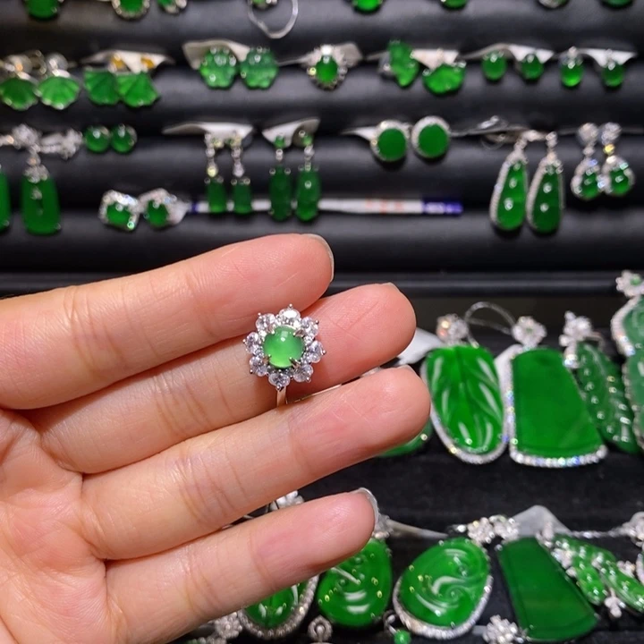 翡翠戒指银S925镶嵌太阳花蛋面